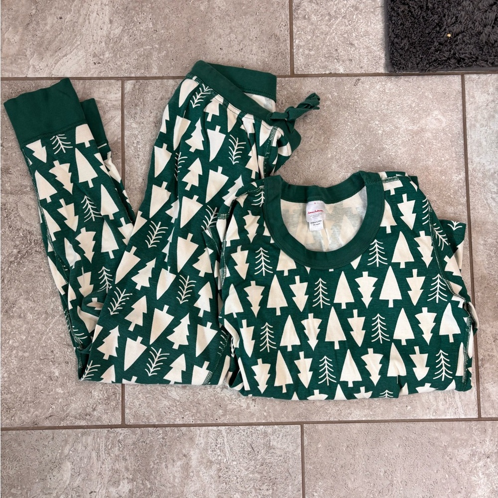 Hanna Andersson Green and Cream Women’s Pajamas